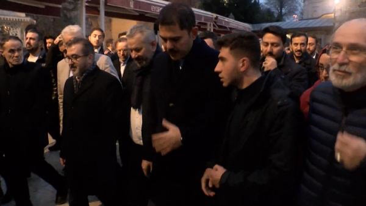 Murat Kurum, Eyüpsultan Camii\'nde çorba dağıttı