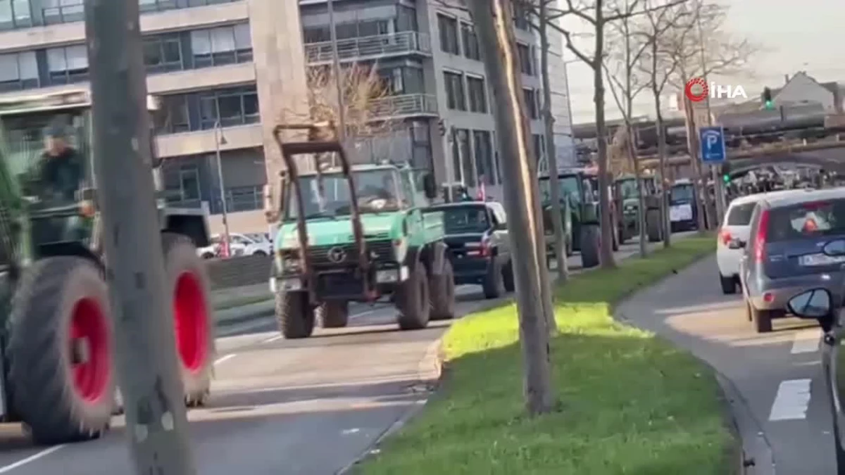 Alman Çiftçiler Traktörlü Eylem Yaptı