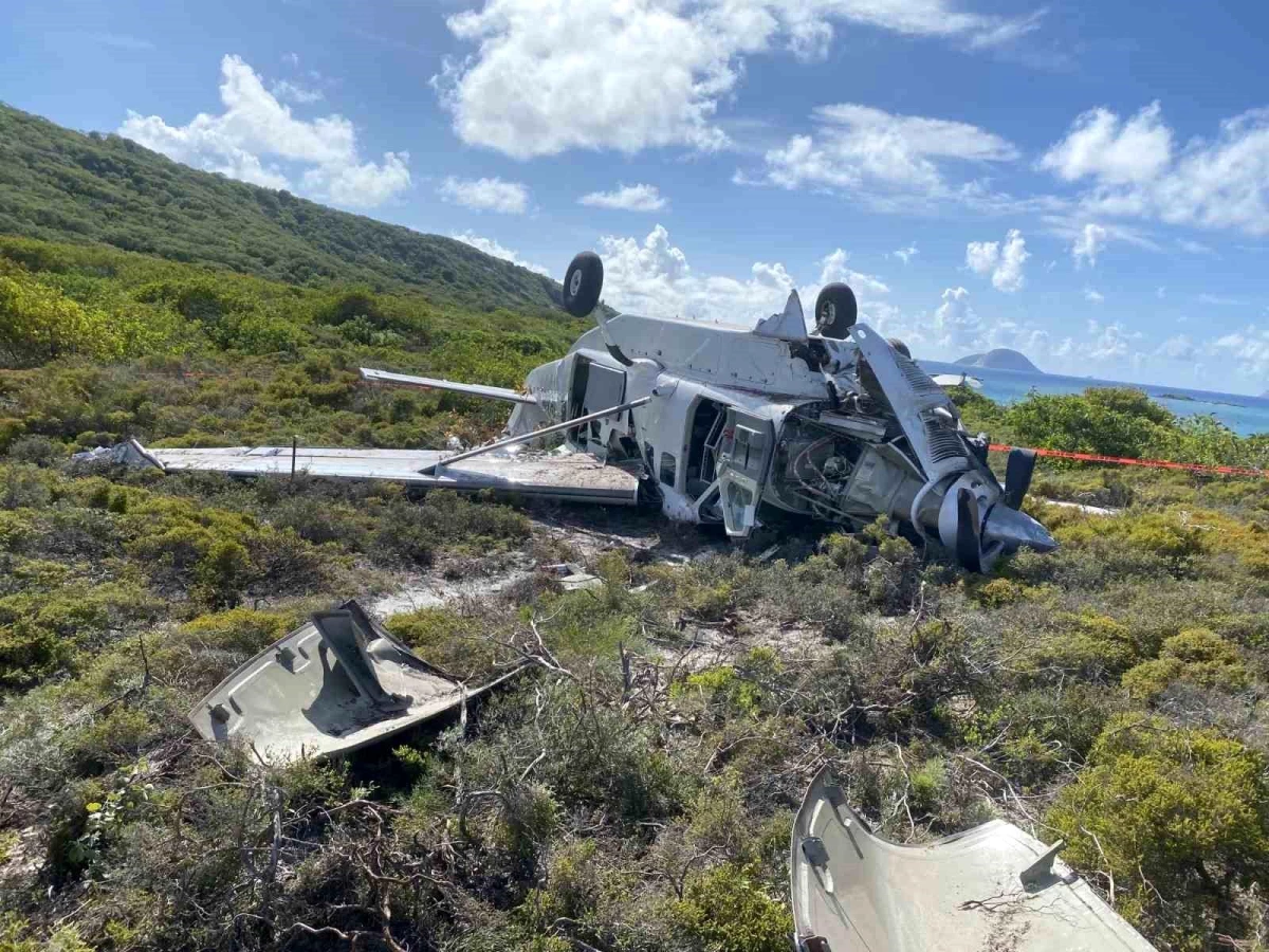 Avustralya\'da Uçak Kazası: Pilot ve 9 Yolcu Yaralandı