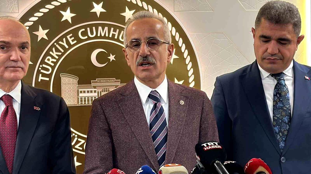 Ulaştırma ve Altyapı Bakanı: Düzce\'ye 44,5 milyar liralık ulaştırma yatırımı yapıldı