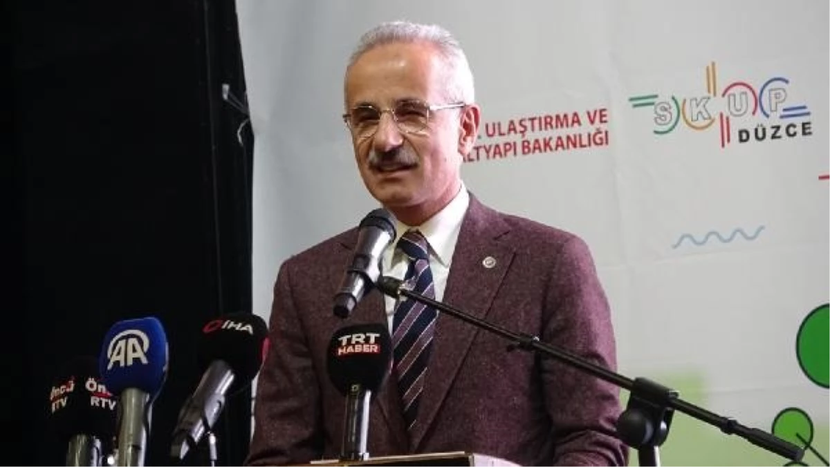 Ulaştırma ve Altyapı Bakanı Abdulkadir Uraloğlu, Düzce\'de \'Sürdürülebilir Kentsel Ulaşım Planı Projesi\' açılışında konuştu