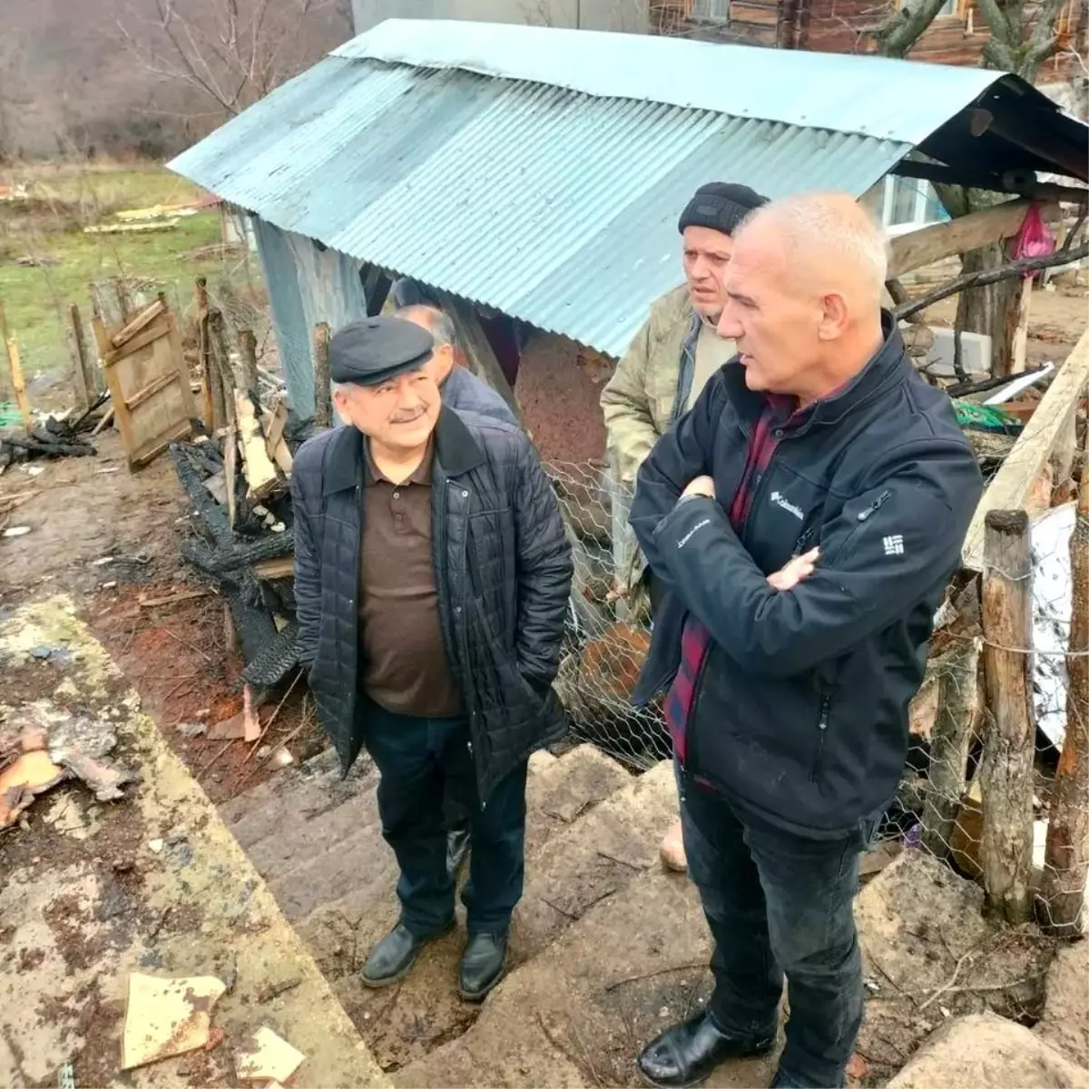 Devrekani Belediye Başkanı Yangın Sonrası Evlerini Kaybeden Aileleri Ziyaret Etti