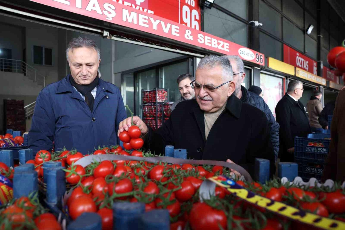 Kayseri Büyükşehir Belediye Başkanı Kayseri Hali\'ni Ziyaret Etti