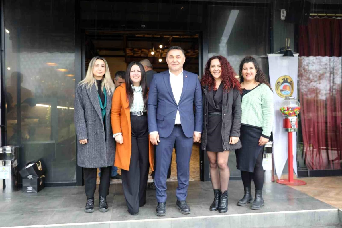Alanya Belediye Başkanı Adem Murat Yücel, Çalışan Gazetecileri Onurlandırdı
