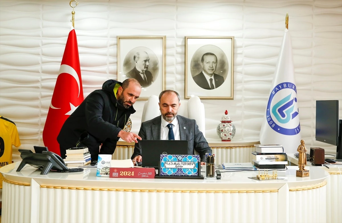 Bayburt Üniversitesi Rektörü Prof. Dr. Mutlu Türkmen, AA\'nın \'Yılın Kareleri\' oylamasına katıldı