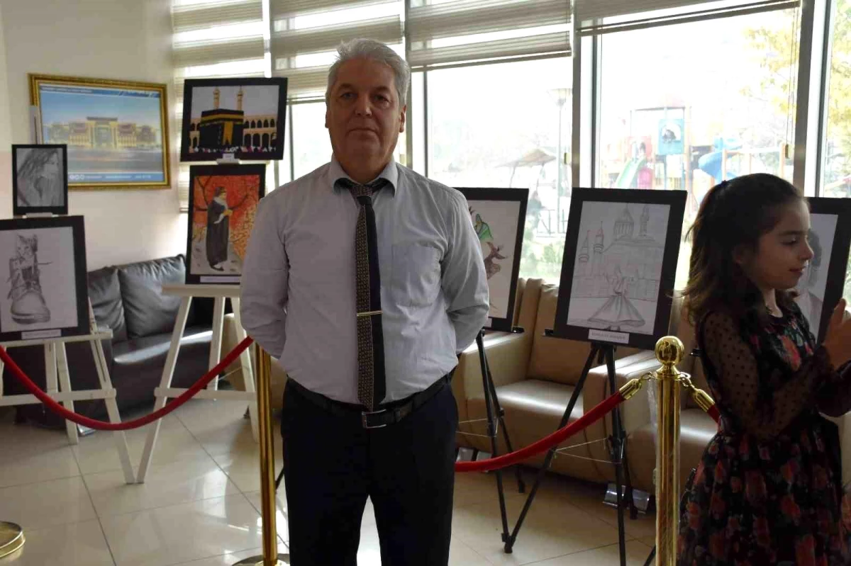 Şahinbey Belediyesi\'ne bağlı gençlik merkezinde resim kursuna katılan 57 yaşındaki Doğan Sağlam ilk sergisini açtı