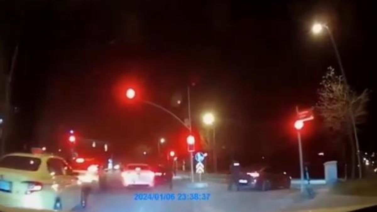 Beylikdüzü\'nde Polis Ekiplerinden Kaçan Sürücü Kırmızı Işık İhlali de Yaptı