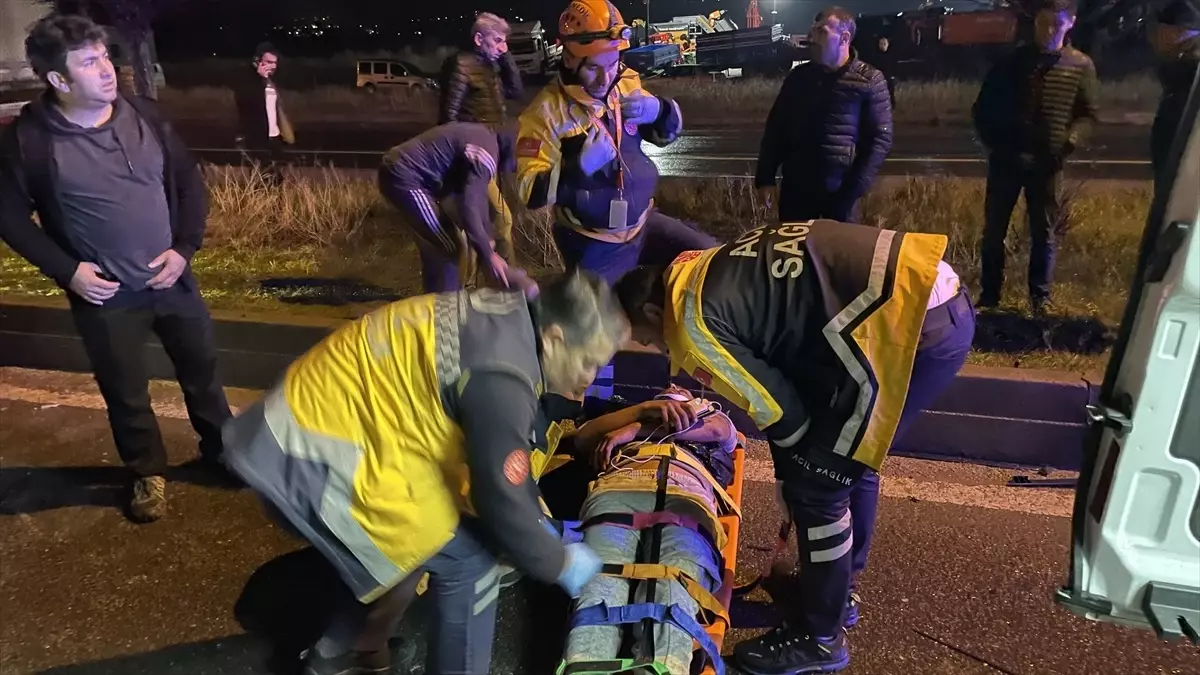 Bolu\'da İki Otomobilin Çarpıştığı Kazada 6 Kişi Yaralandı