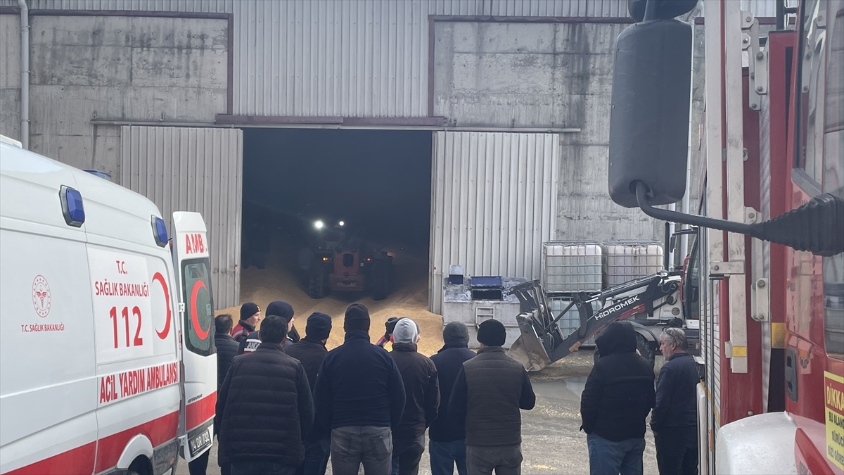 Bolu\'da yem fabrikası deposunda işçi mısır yığınının altında kalarak hayatını kaybetti