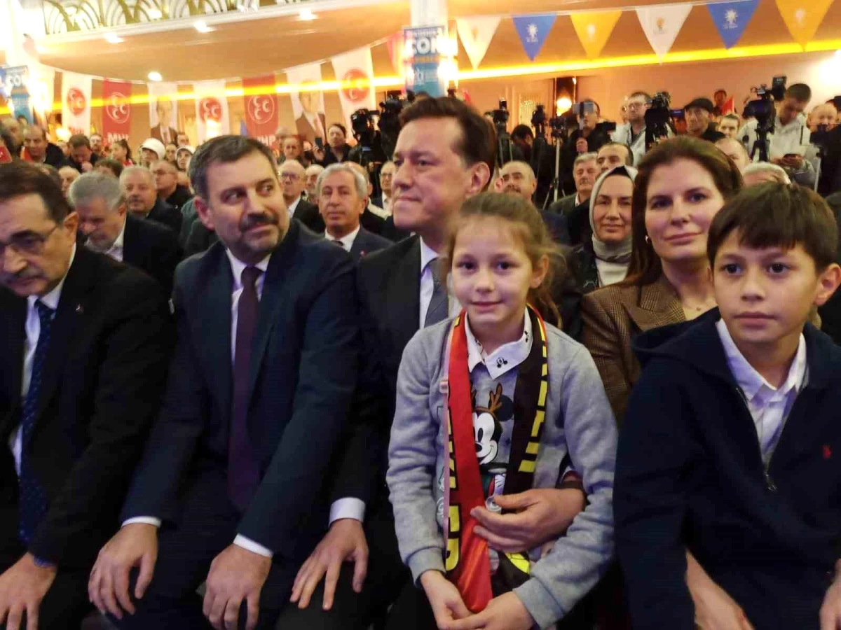 Cumhurbaşkanı Erdoğan, AK Parti\'nin Eskişehir Büyükşehir Belediye Başkan Adayı İdris Nebi Hatipoğlu\'nu tanıttı