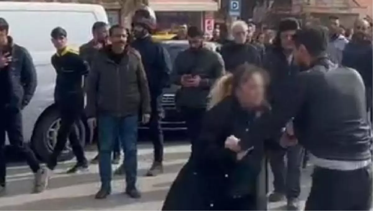 Uyuşturucu kullanan çocuklarına sinir krizi geçiren kadın satırla yola çıktı