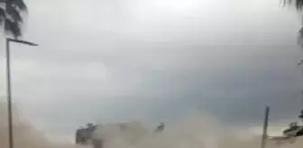 Tarsus'ta yıkımı yapılan 5 katlı bina çöktü, kepçe operatörü yaralandı