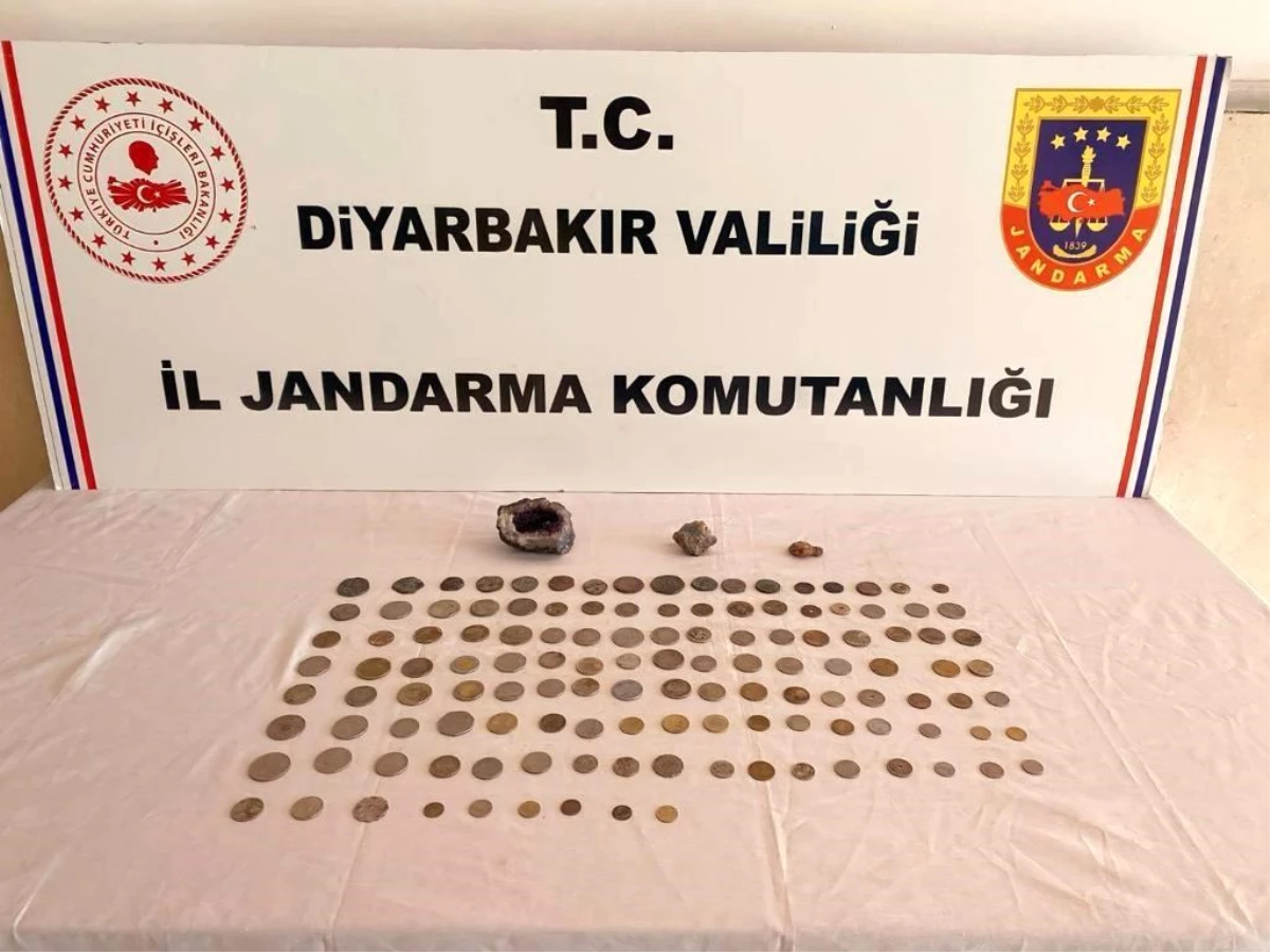 Diyarbakır\'da Operasyonda 127 Sikke ve 3 Değerli Taş Ele Geçirildi