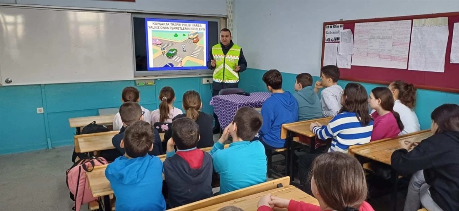 Edirne Jandarma Komutanlığı öğrencilere trafik eğitimi veriyor