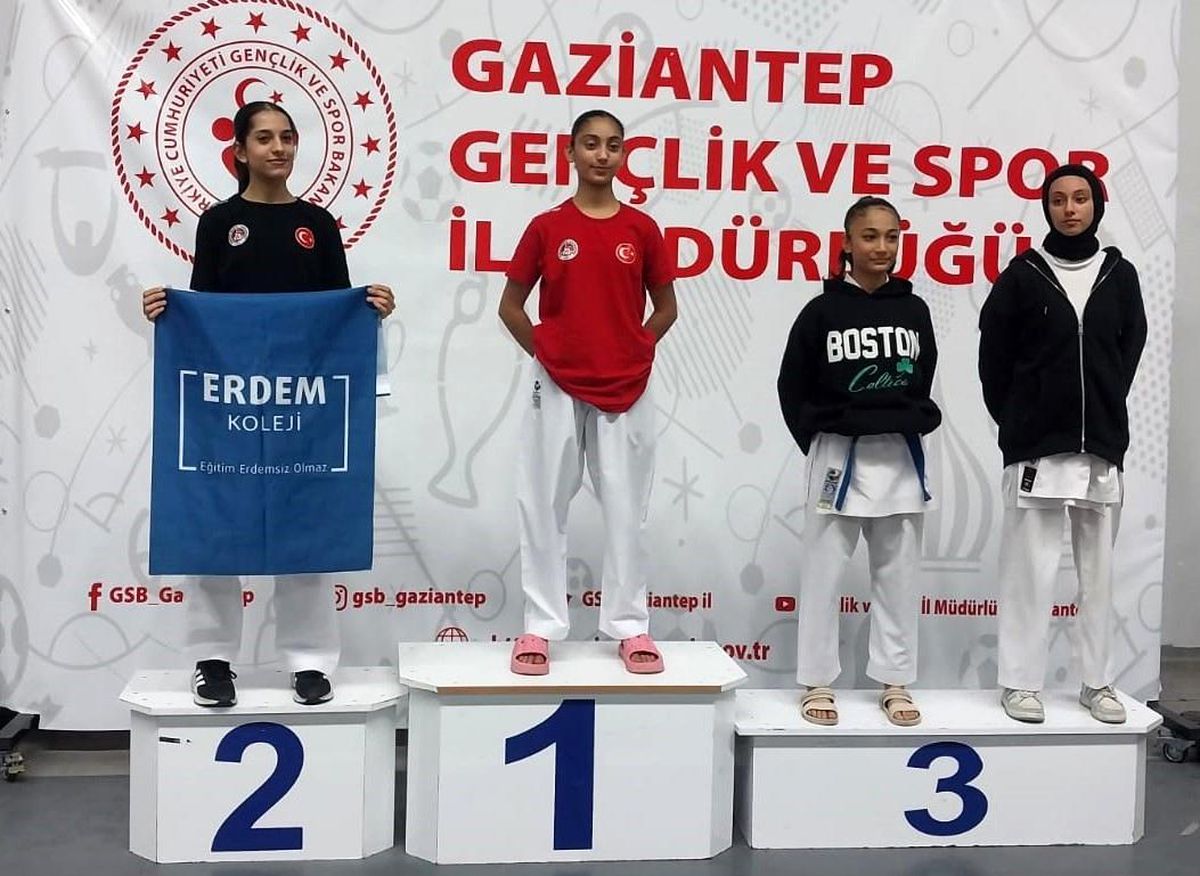 Gaziantep Erdem Koleji Öğrencisi Melek Polat Karate Dalında İkincilik Madalyası Kazandı