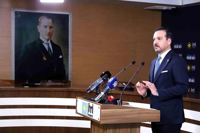 İYİ Parti'den, CHP lideri Özgür Özel'in Anayasa mitingi çağrısına yanıt: Katılmayacağız İYİ Parti'den, CHP lideri Özgür Özel'in Anayasa mitingi çağrısına yanıt: Katılmayacağız