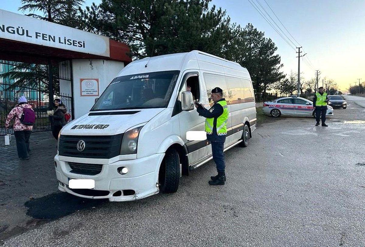 Eskişehir\'de 68 okul servisi denetlendi, 2 araca para cezası