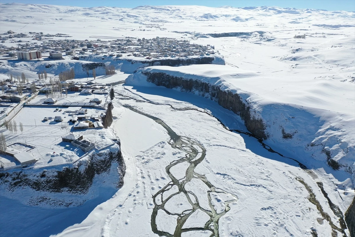 Ağrı\'nın Diyadin ilçesindeki Murat Kanyonu karla kaplandı
