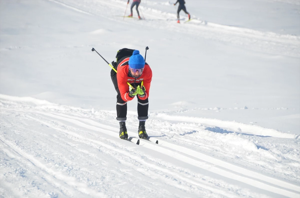 Kayaklı Koşu Milli Takımı Seçmeleri İçin Sporcular Hakkari\'de Kamp Yapıyor