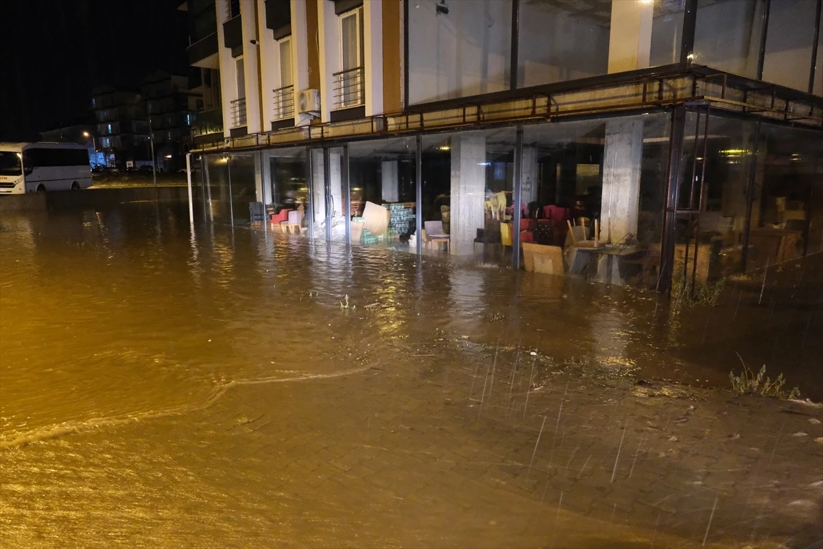 Kırklareli\'nde Kuvvetli Sağanak Hayatı Olumsuz Etkiliyor