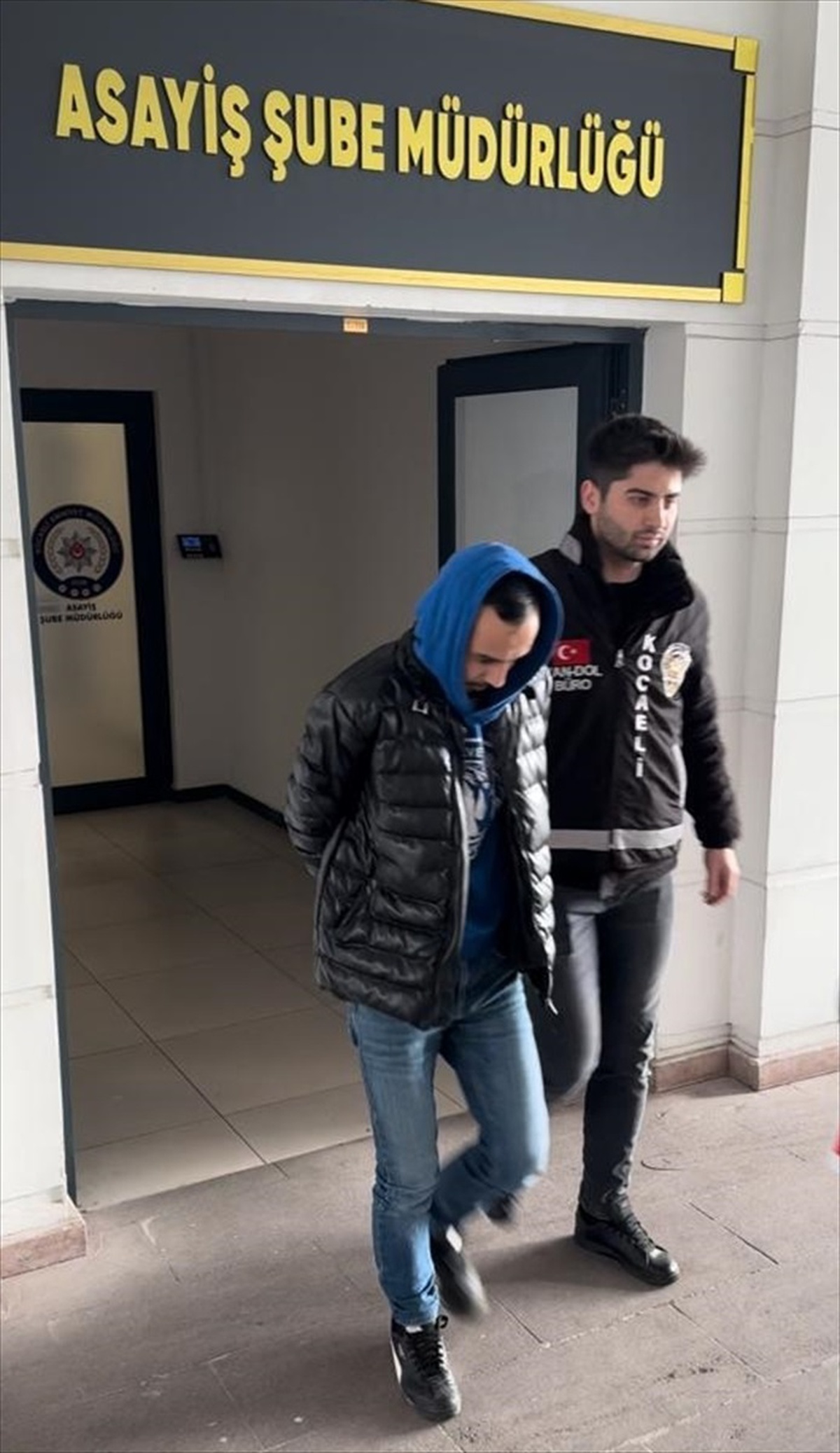 Kocaeli\'de Polis ve Savcı Rolüyle Dolandırıcılık Yapan Şüpheli Tutuklandı