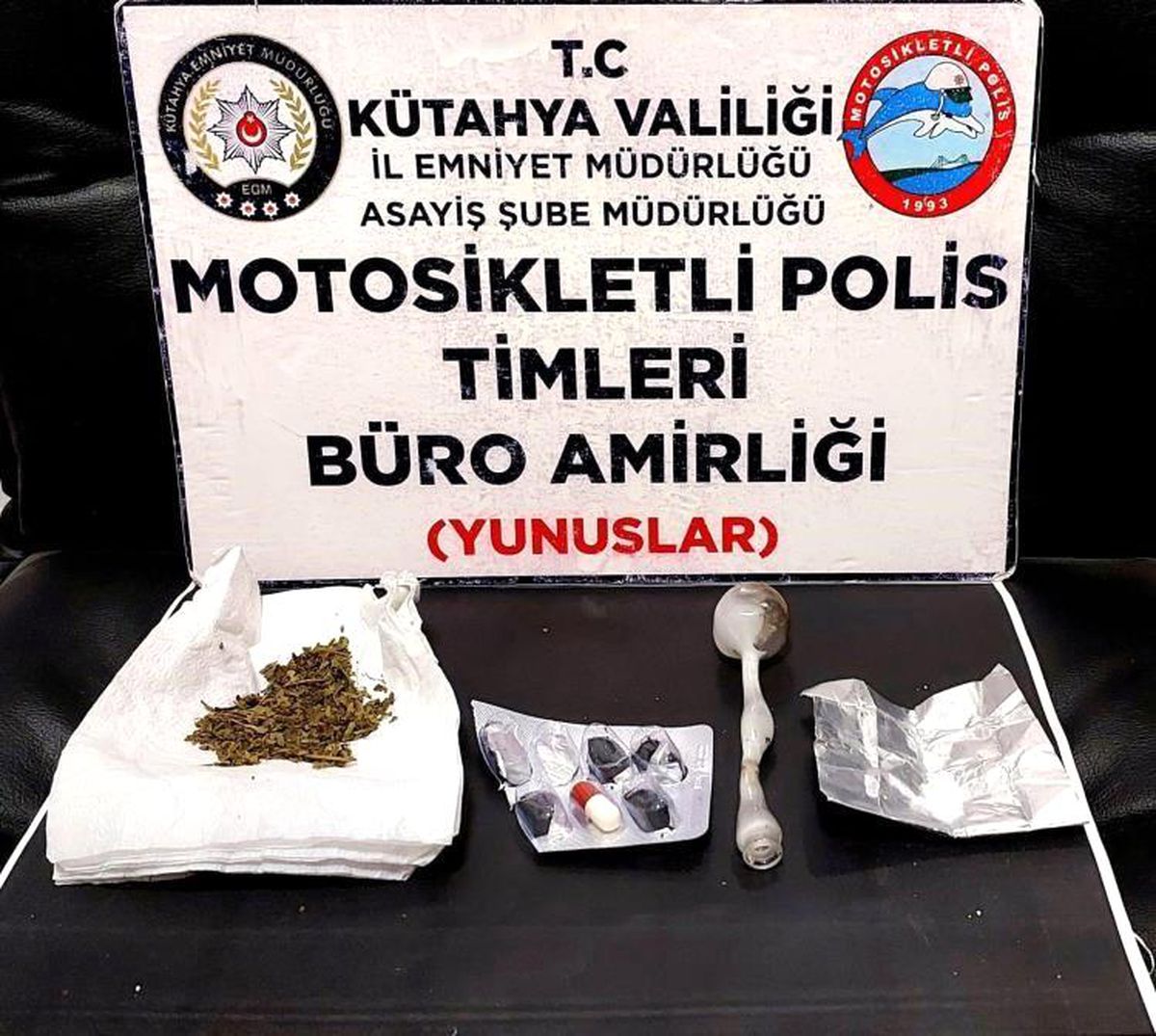 Kütahya\'da 4 kişinin bulunduğu araçta uyuşturucu ele geçirildi