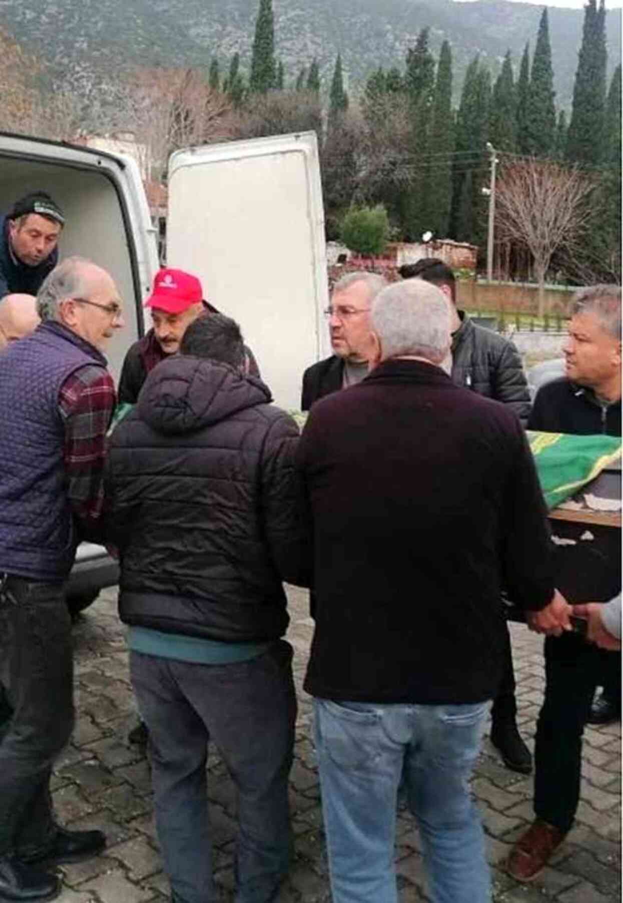 Manisa'da yaşlı kadını tefeci borcu için öldürmüşler Manisa'da yaşlı kadını tefeci borcu için öldürmüşler