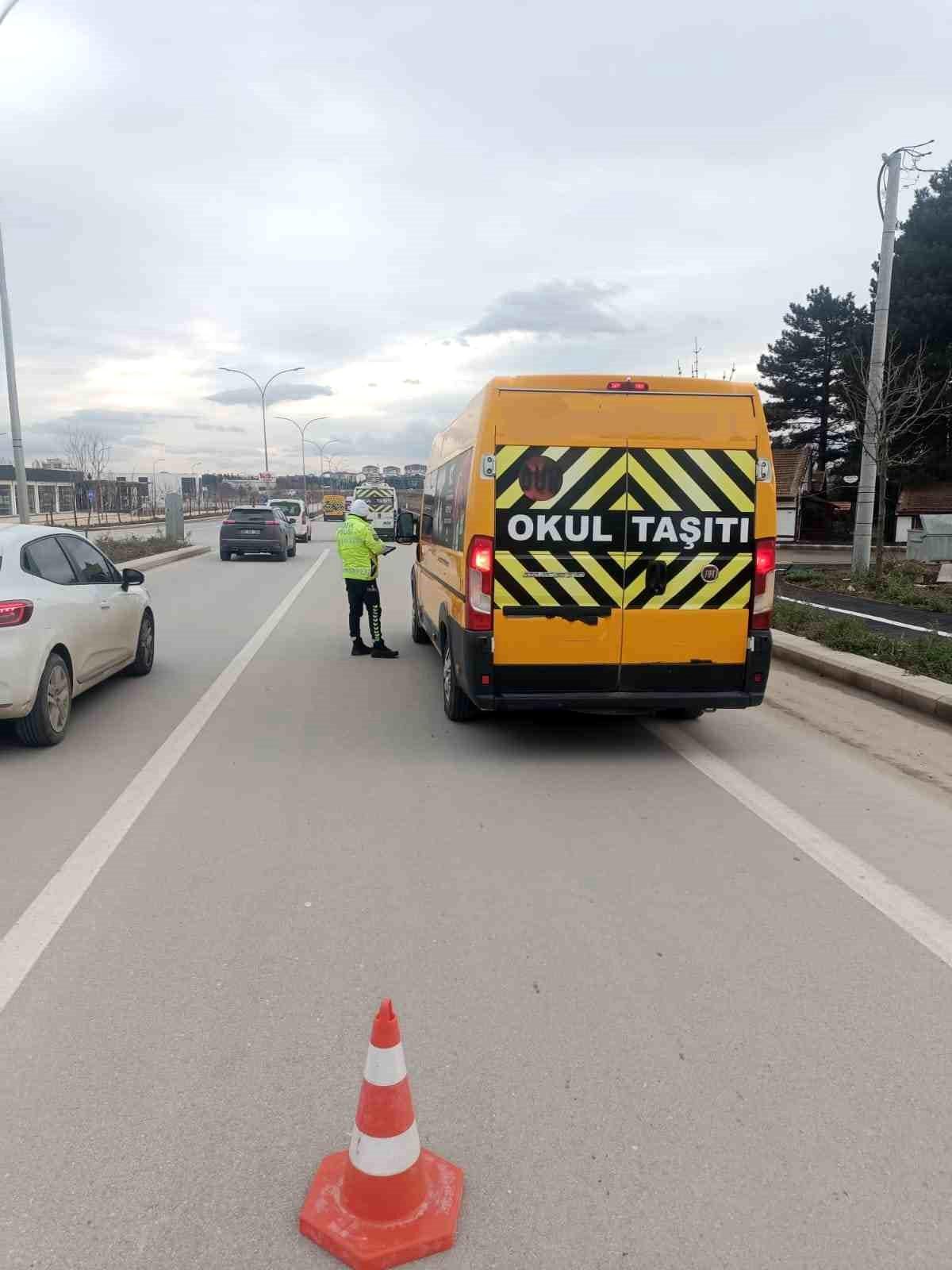 Eskişehir İl Emniyet Müdürlüğü okul servis araçlarına denetimlerini sürdürüyor