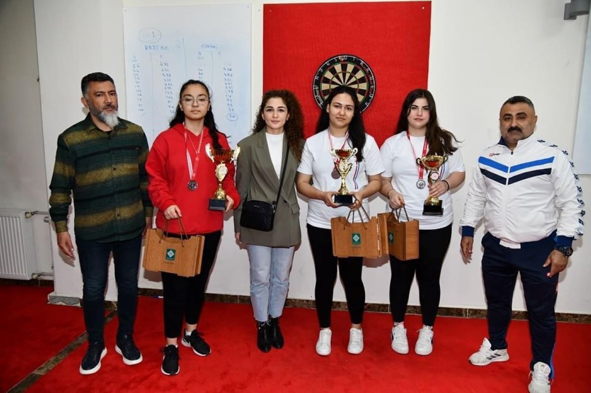 Osmaniye\'de düzenlenen dart turnuvasında şampiyonlar belli oldu