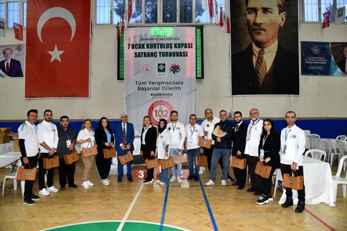 Osmaniye\'nin düşman işgalinden kurtuluşunun 102.yıldönümü etkinlikleri çerçevesinde düzenlenen 7 Ocak Kurtuluş Kupası Satranç Turnuvası