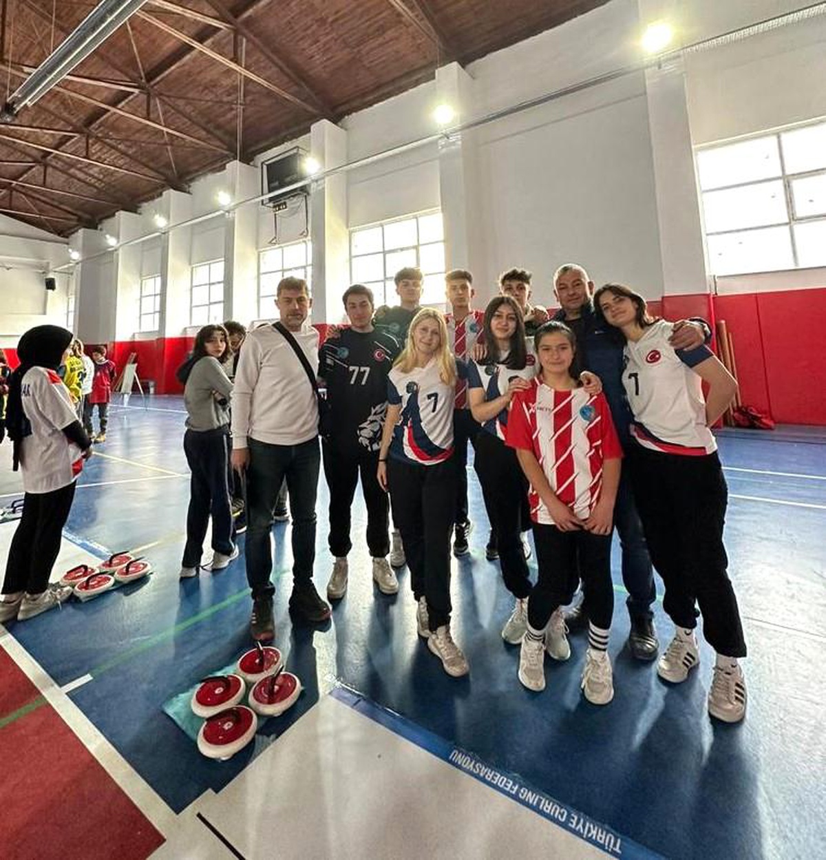 Pazarlar Spor Lisesi Floor Curling müsabakalarında il finallerine damga vurdu