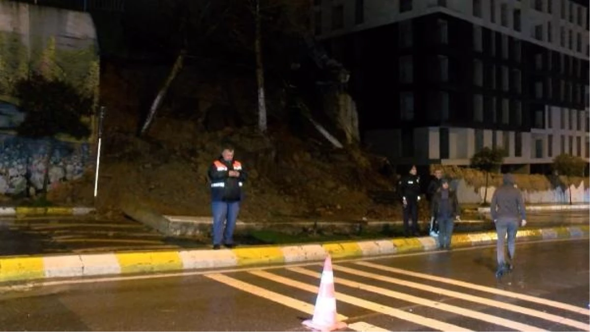 Pendik\'te Okulun İstinat Duvarı Çöktü, Caddede Trafik Kapatıldı