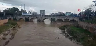 Sağanak yağış Babaeski'de derelerin su seviyesini yükseltti