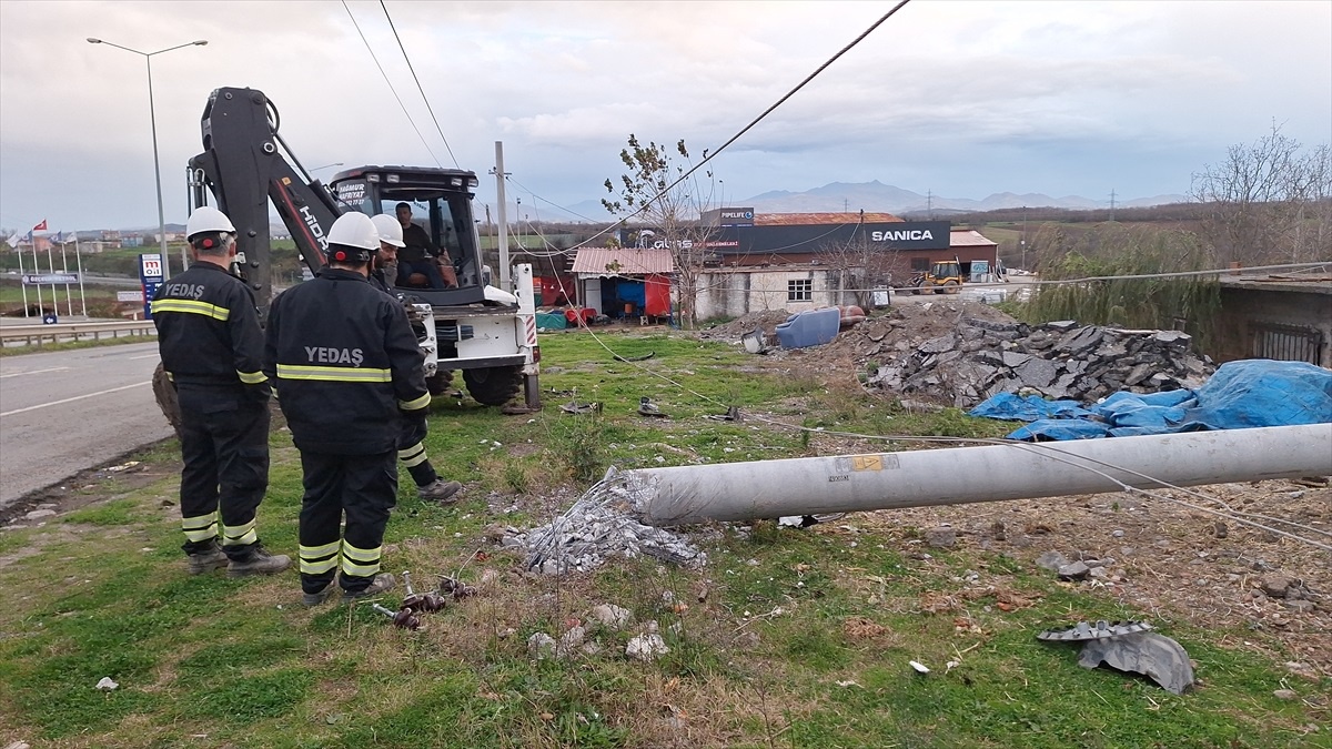Bafra\'da iki otomobilin çarpıştığı kazada 1 kişi yaralandı
