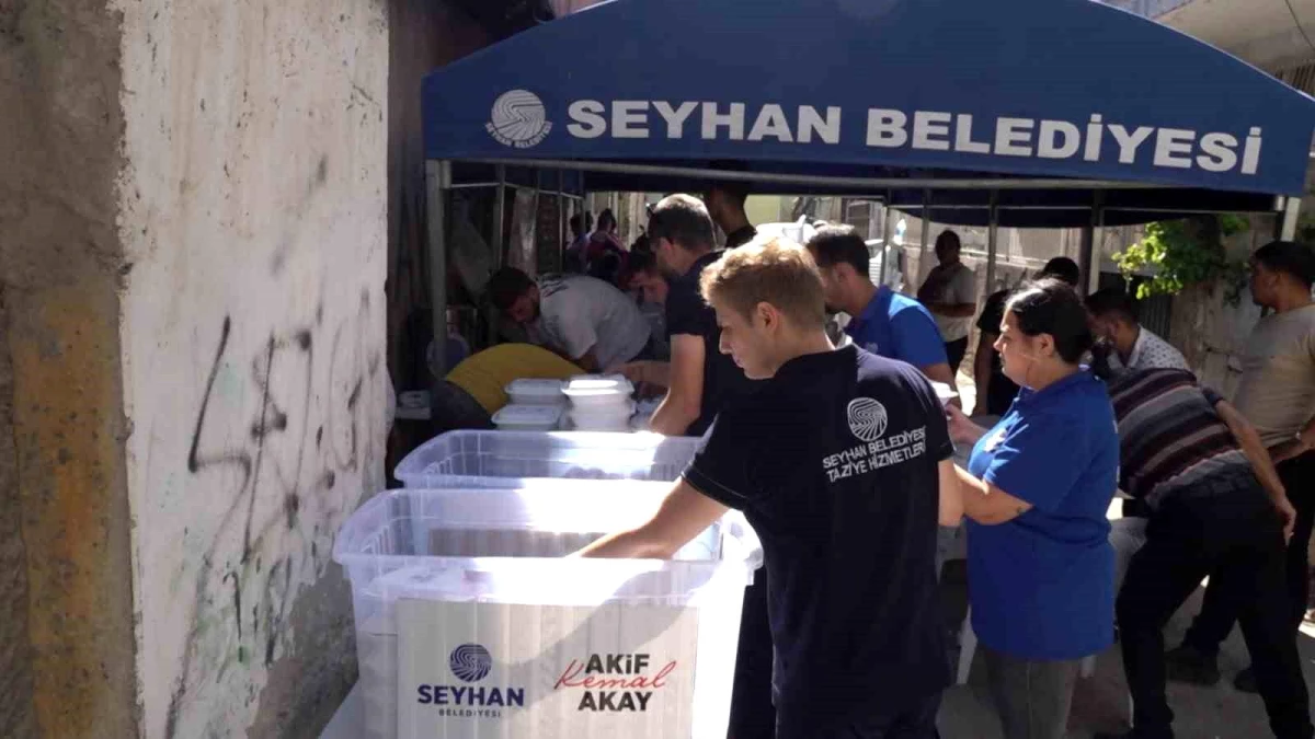Seyhan Belediyesi İhtiyaç Sahibi Vatandaşlara Sosyal Destek Yardımı Yapıyor