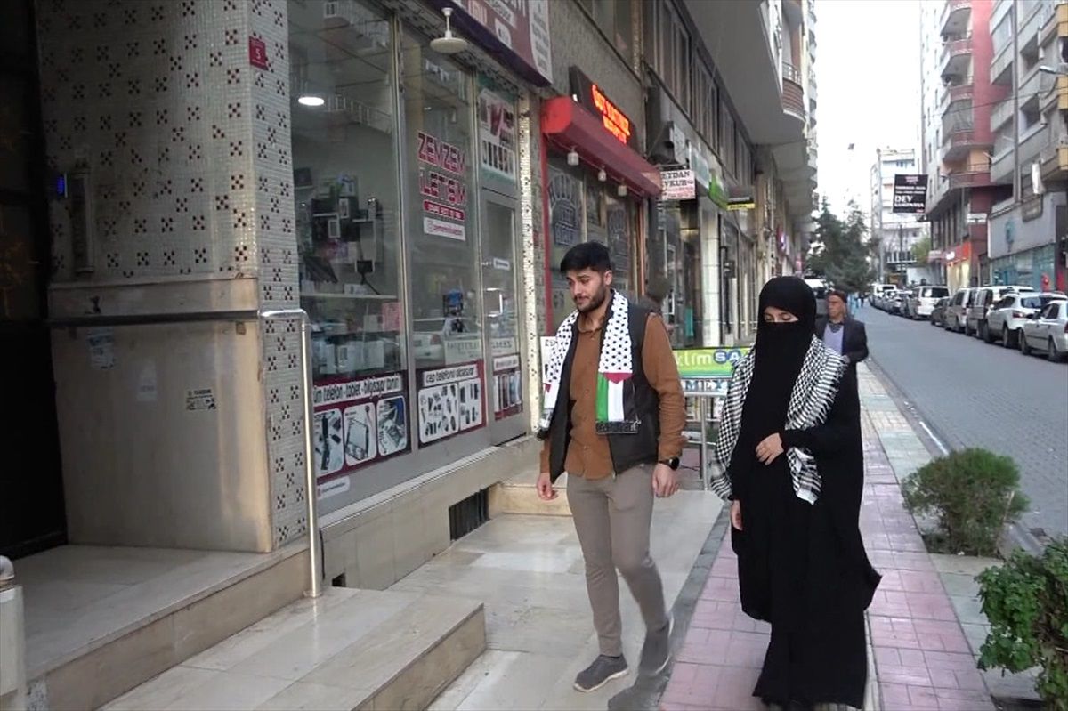 Siirt\'te evlenen çift, düğün için biriktirdikleri parayı Gazze\'ye bağışladı