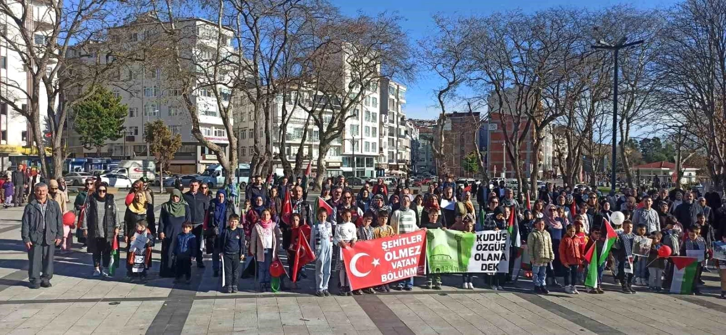 Sinop\'ta Özgür Gazze İçin Çocuk Yürüyüşü Düzenlendi