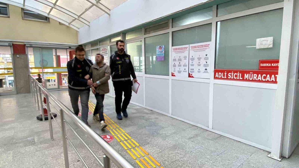 İzmit\'te Hırsızlık Şüphelisi Balkonda Suçüstü Yakalandı