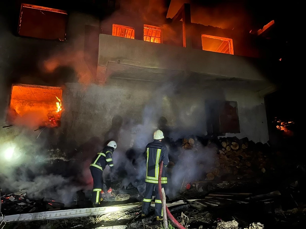 Tokat\'ın Erbaa ilçesinde müstakil evde çıkan yangın söndürüldü