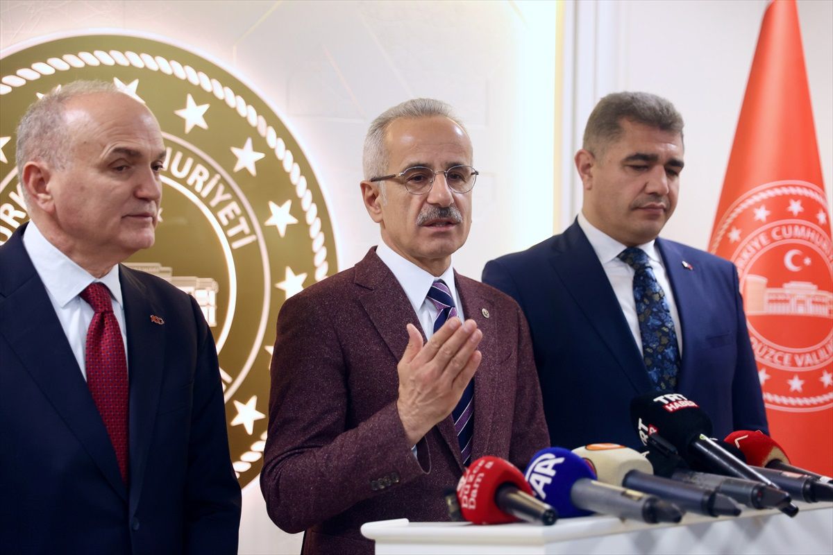 Ulaştırma Bakanı Uraloğlu, Düzce\'deki İl Koordinasyon Toplantısı\'na katıldı