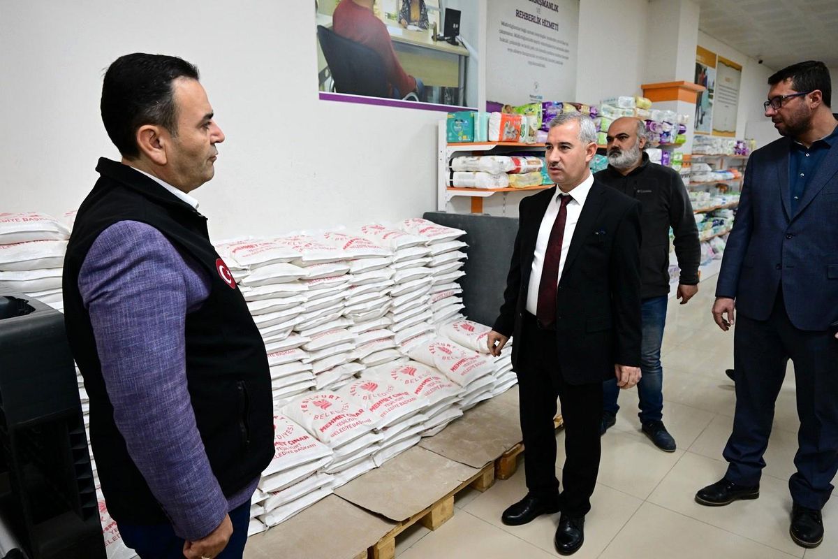 Yeşilyurt Belediyesi, İhtiyaç Sahibi Ailelere Un Yardımı Yapıyor