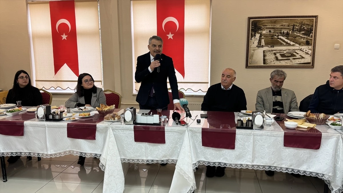 Yozgat Valisi Mehmet Ali Özkan, gazetecilerle bir araya geldi