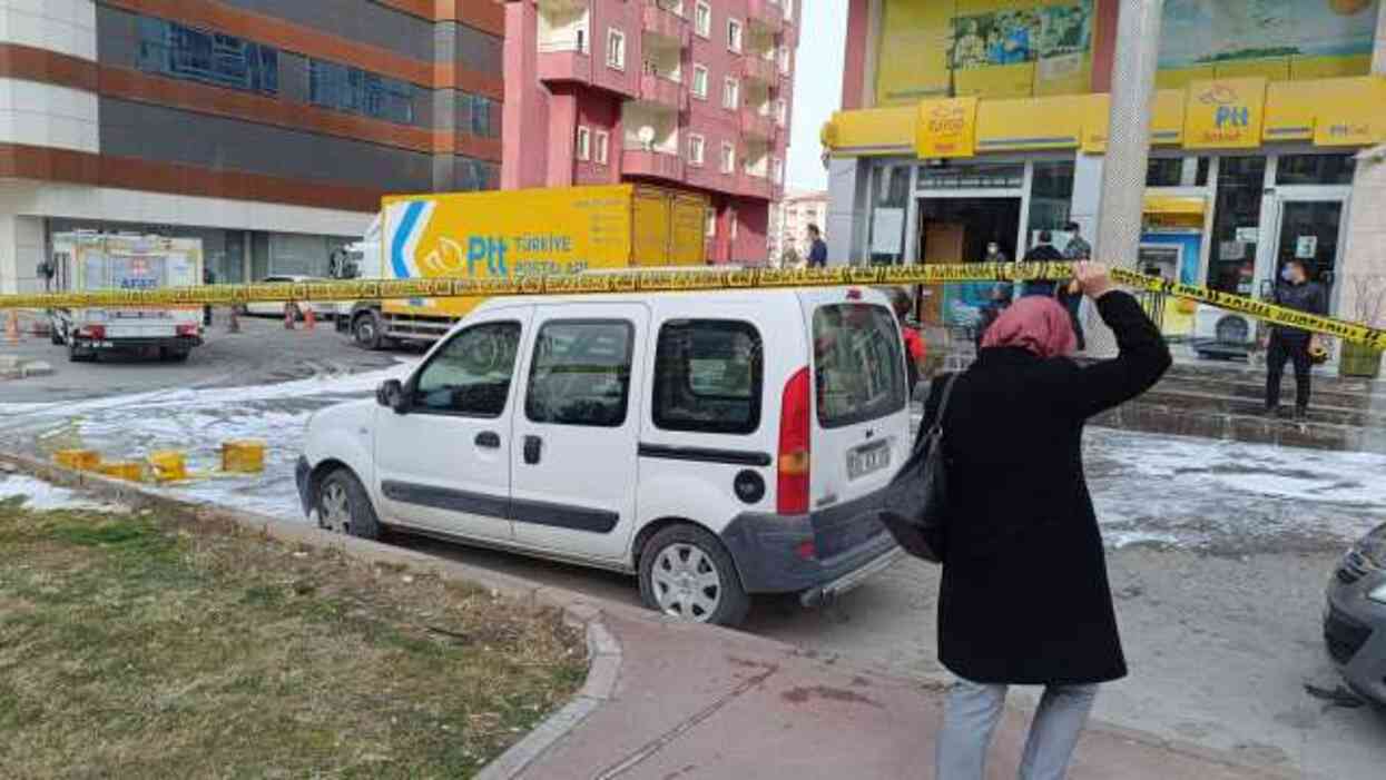 Zirai ilaç yüklü kargo patladı, 4 çalışan hastanelik oldu Zirai ilaç yüklü kargo patladı, 4 çalışan hastanelik oldu