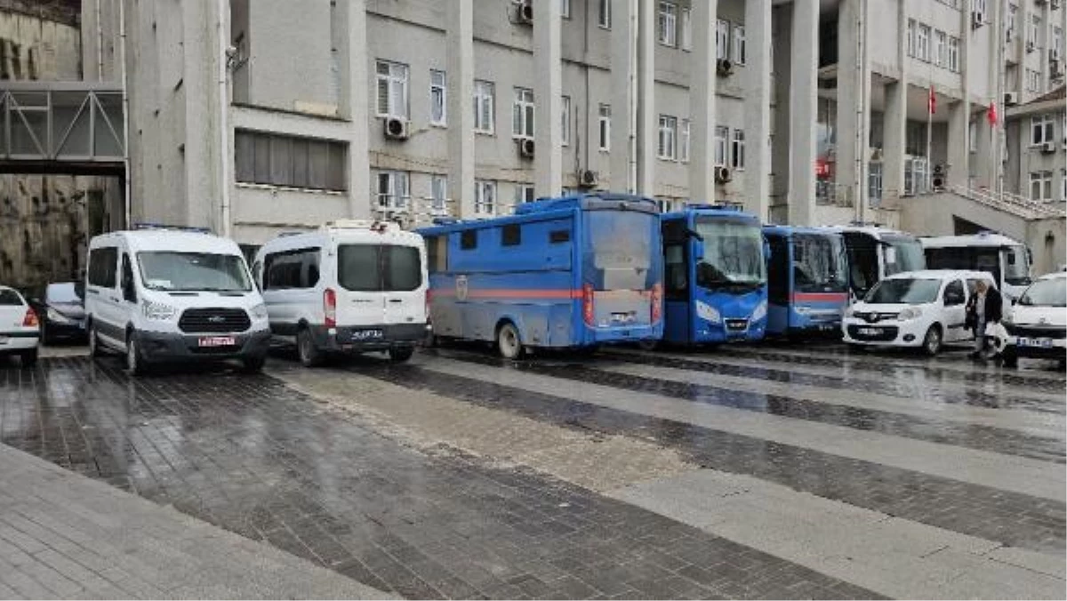 Zonguldak\'ta uyuşturucu ticareti suçlamasıyla 32 sanığın yargılanması başladı