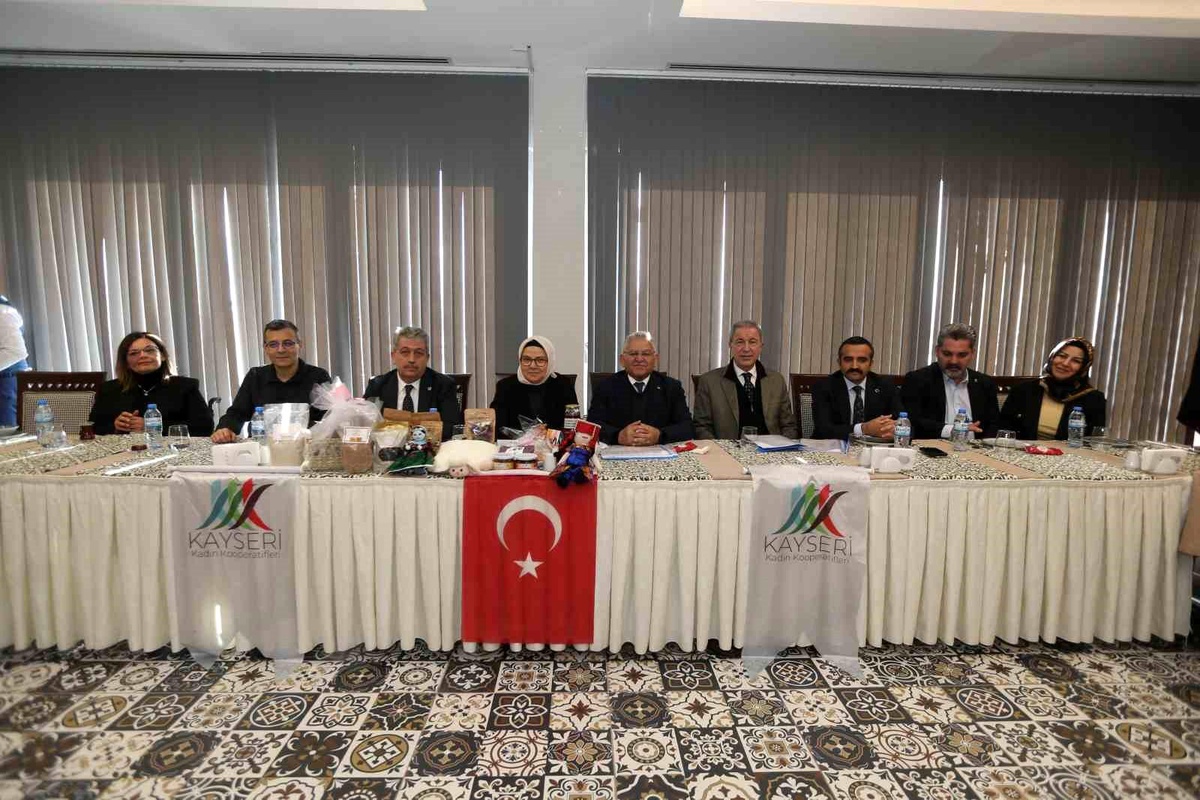 Kayseri Büyükşehir Belediye Başkanı Üreten Kadınlarla Buluştu