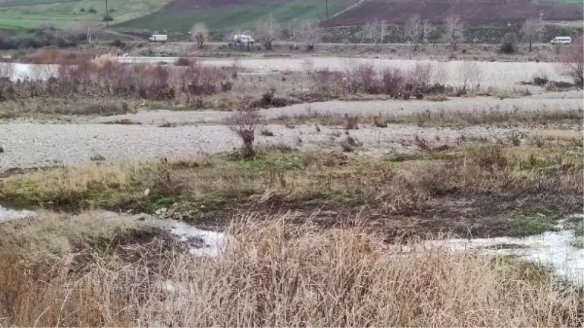 Su seviyesi düşürüldü, cep telefonu ortaya çıktı