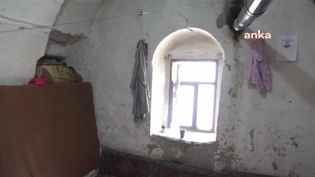Aksaray\'da yangında evleri yanan çift, 2 yıldır yapılmayan evlerini istiyor