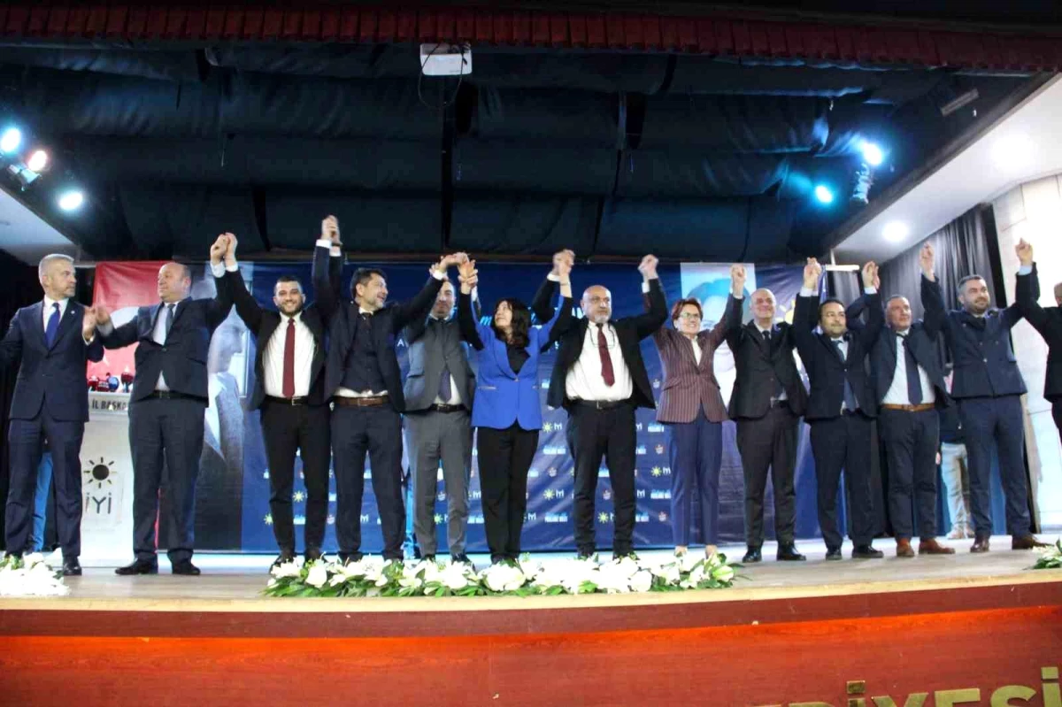 İYİ Parti Genel Başkanı Meral Akşener Manisa\'da adaylarını tanıttı
