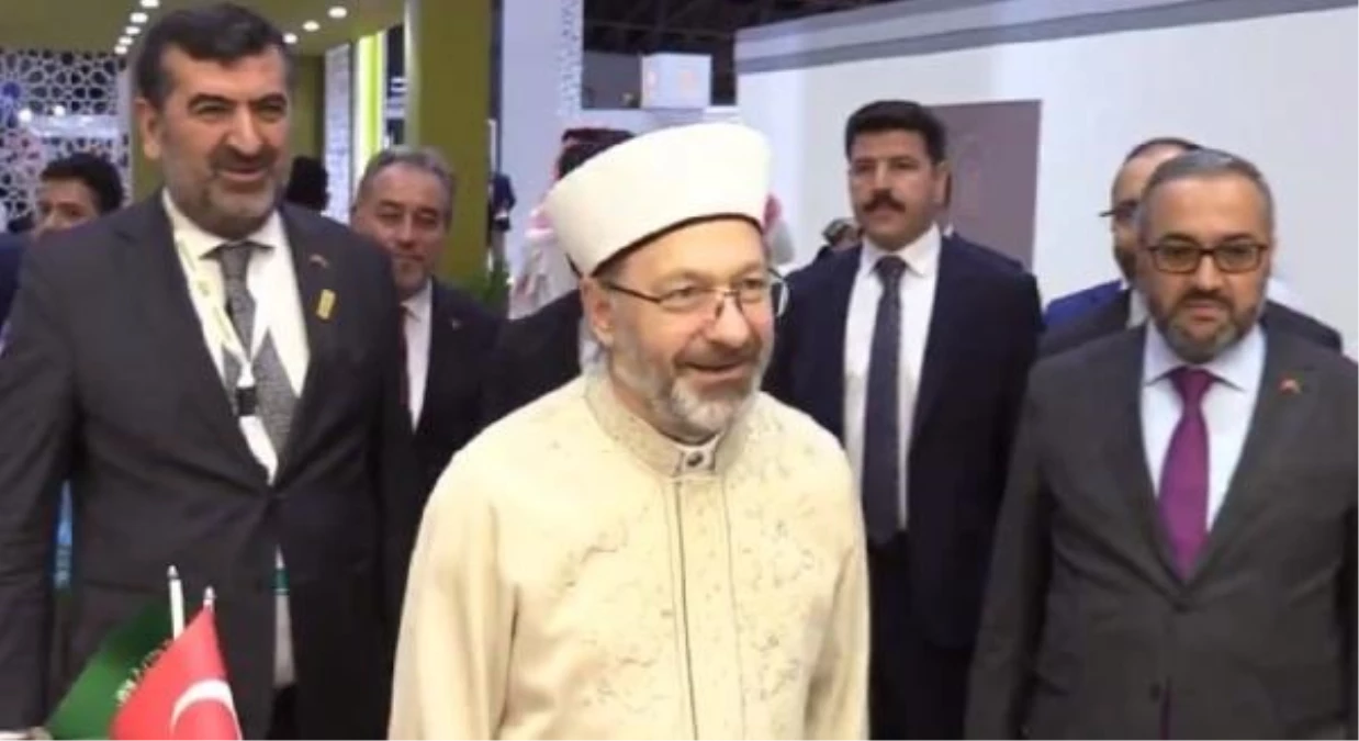 Diyanet İşleri Başkanı Ali Erbaş, 2024 Yılı Hac ve Umre Hizmetleri Fuarı\'nı ziyaret etti