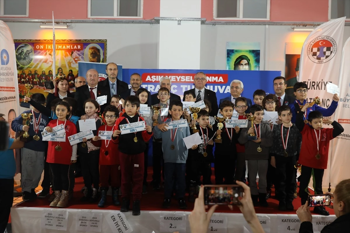 Antalya\'da Aşık Veysel anısına satranç turnuvası düzenlendi